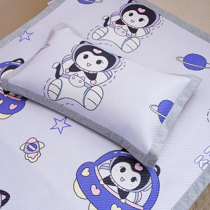 91家纺网 家纺一手货源 找家纺 萌宝家纺 2025新款7A抗菌儿童冰藤席卡通软席幼儿园冰丝席可定制 紫色精灵