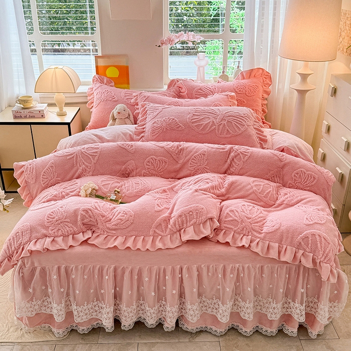 91家纺网 家纺一手货源 找家纺 （总）唐人居 2025新款雕花牛奶绒床裙花边四件套--蝶舞