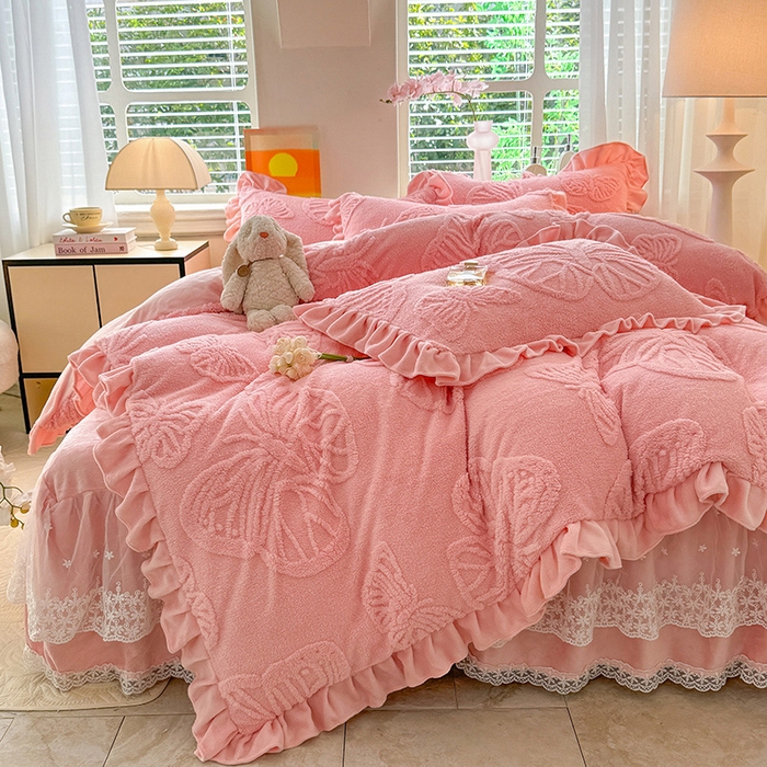 91家纺网 家纺一手货源 找家纺 （总）唐人居 2025新款雕花牛奶绒床裙花边四件套--蝶舞