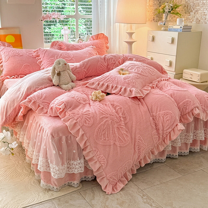 91家纺网 家纺一手货源 找家纺 （总）唐人居 2025新款雕花牛奶绒床裙花边四件套--蝶舞