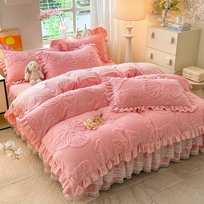 91家纺网 家纺一手货源 找家纺 （总）唐人居 2025新款雕花牛奶绒床裙花边四件套--蝶舞