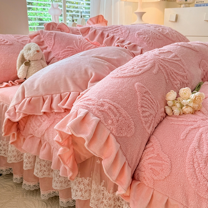 91家纺网 家纺一手货源 找家纺 唐人居 2025新款雕花牛奶绒床裙花边四件套--蝶舞 蝶舞-粉玉