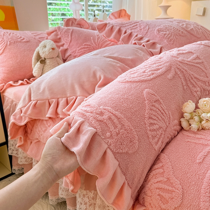91家纺网 家纺一手货源 找家纺 唐人居 2025新款雕花牛奶绒床裙花边四件套--蝶舞 蝶舞-粉玉