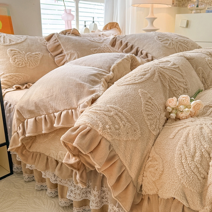 91家纺网 家纺一手货源 找家纺 唐人居 2025新款雕花牛奶绒床裙花边四件套--蝶舞 蝶舞-卡其