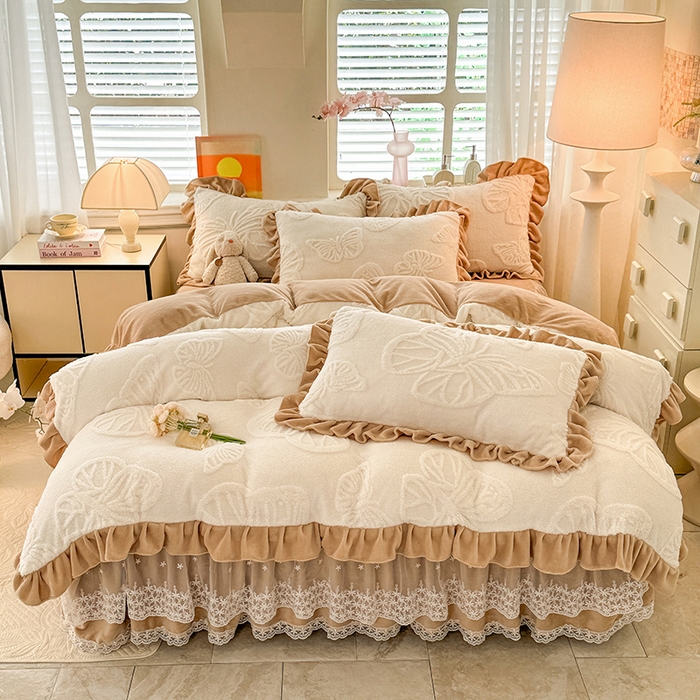 91家纺网 家纺一手货源 找家纺 唐人居 2025新款雕花牛奶绒床裙花边四件套--蝶舞 蝶舞-奶白