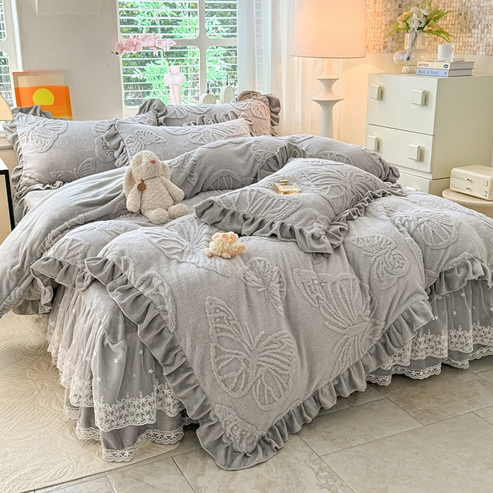 91家纺网 家纺一手货源 找家纺 唐人居 2025新款雕花牛奶绒床裙花边四件套--蝶舞 蝶舞-浅灰