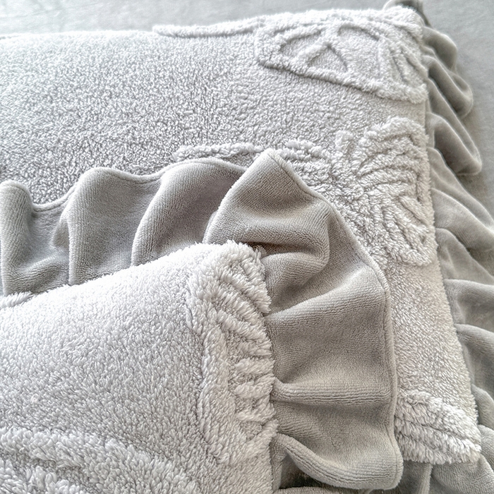 91家纺网 家纺一手货源 找家纺 唐人居 2025新款雕花牛奶绒床裙花边四件套--蝶舞 蝶舞-浅灰