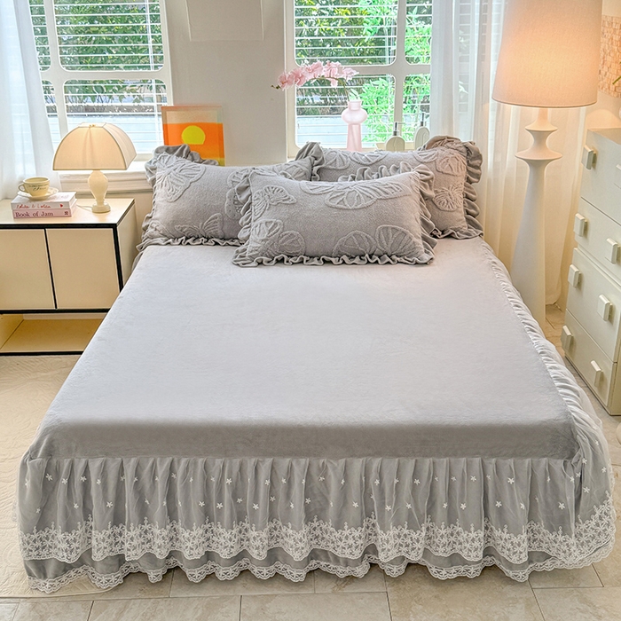 91家纺网 家纺一手货源 找家纺 唐人居 2025新款雕花牛奶绒床裙花边四件套--蝶舞 蝶舞-浅灰