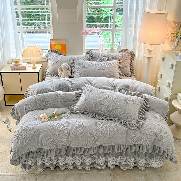 91家纺网 家纺一手货源 找家纺 唐人居 2025新款雕花牛奶绒床裙花边四件套--蝶舞 蝶舞-浅灰