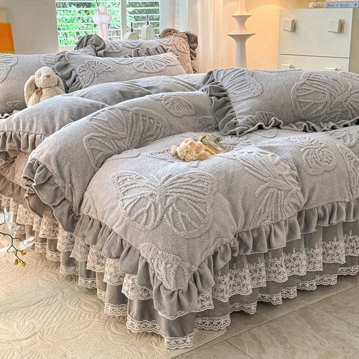 91家纺网 家纺一手货源 找家纺 唐人居 2025新款雕花牛奶绒床裙花边四件套--蝶舞 蝶舞-浅灰