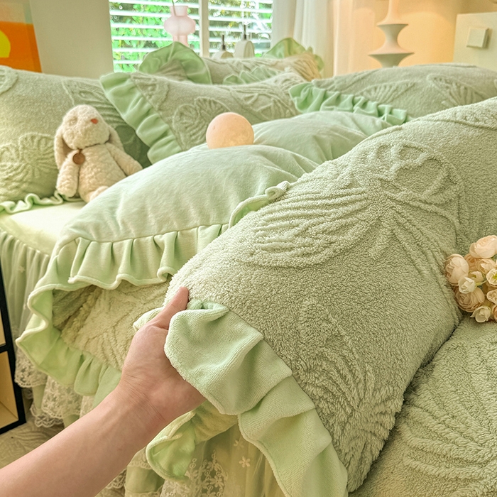 91家纺网 家纺一手货源 找家纺 唐人居 2025新款雕花牛奶绒床裙花边四件套--蝶舞 蝶舞-水绿