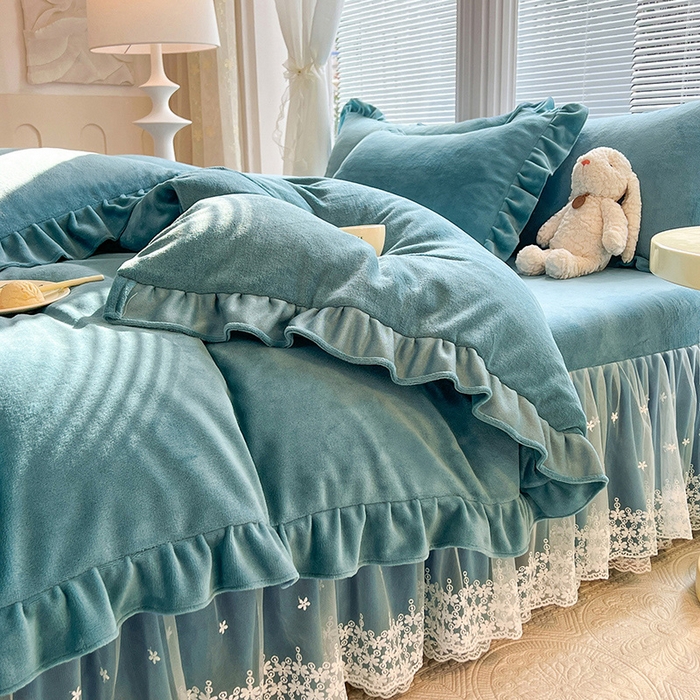 91家纺网 家纺一手货源 找家纺 （总）唐人居 2025新款加厚牛奶绒蕾丝花边床裙款四件套--爱丽丝系列