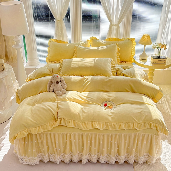 91家纺网 家纺一手货源 找家纺 唐人居 2025新款加厚牛奶绒蕾丝花边床裙款四件套--爱丽丝系列 爱丽丝-米黄