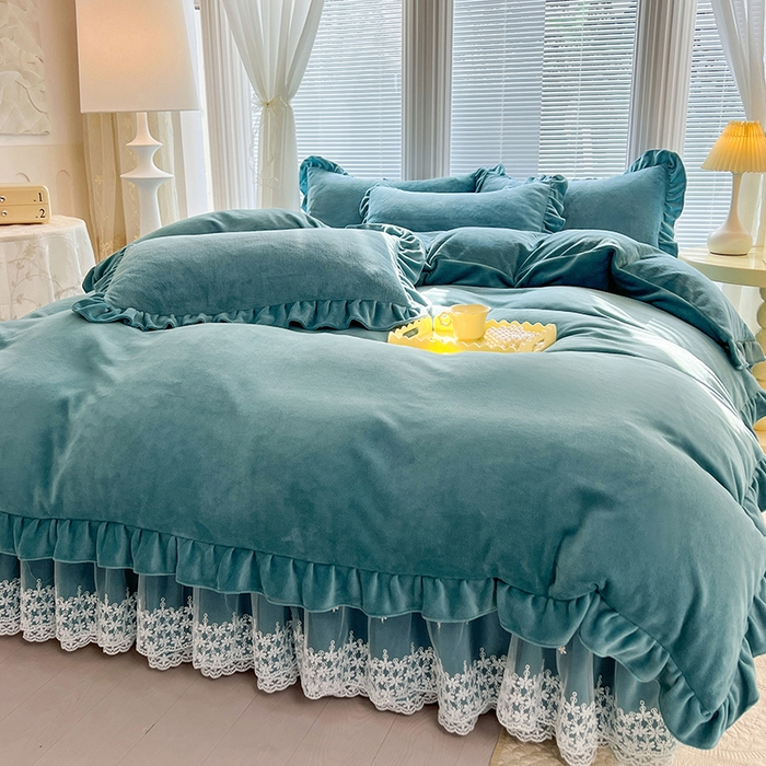 91家纺网 家纺一手货源 找家纺 唐人居 2025新款加厚牛奶绒蕾丝花边床裙款四件套--爱丽丝系列 爱丽丝-深蓝