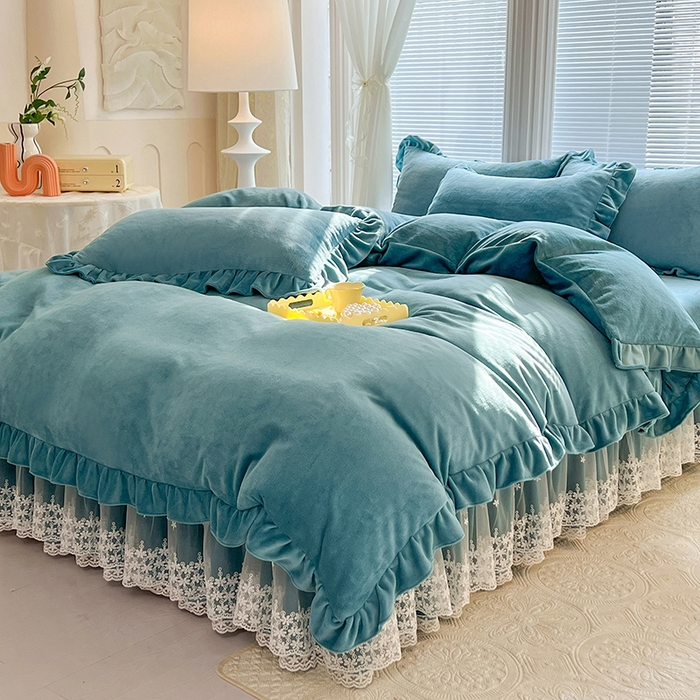 91家纺网 家纺一手货源 找家纺 唐人居 2025新款加厚牛奶绒蕾丝花边床裙款四件套--爱丽丝系列 爱丽丝-深蓝