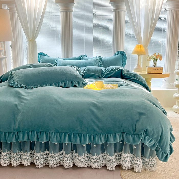 91家纺网 家纺一手货源 找家纺 唐人居 2025新款加厚牛奶绒蕾丝花边床裙款四件套--爱丽丝系列 爱丽丝-深蓝