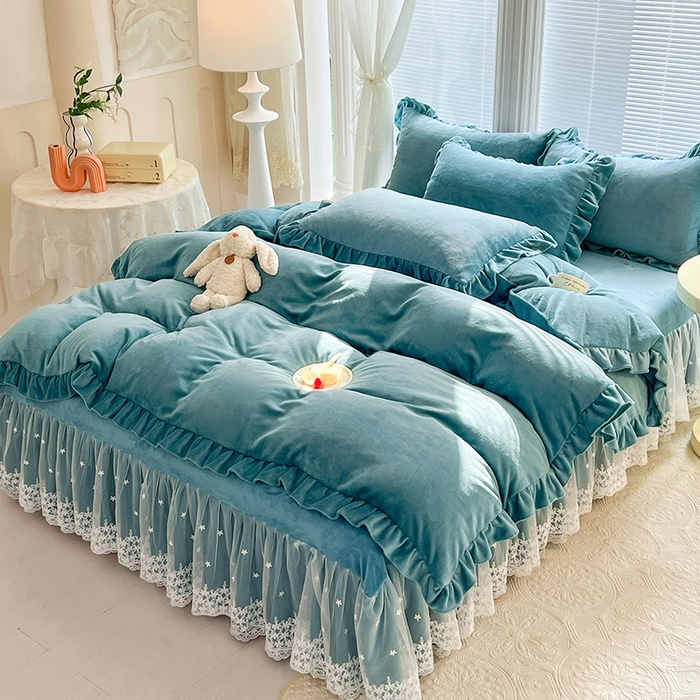 91家纺网 家纺一手货源 找家纺 唐人居 2025新款加厚牛奶绒蕾丝花边床裙款四件套--爱丽丝系列 爱丽丝-深蓝