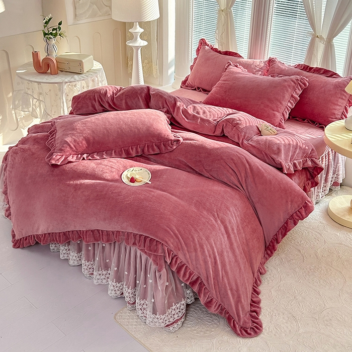 91家纺网 家纺一手货源 找家纺 唐人居 2025新款加厚牛奶绒蕾丝花边床裙款四件套--爱丽丝系列 爱丽丝-豆沙