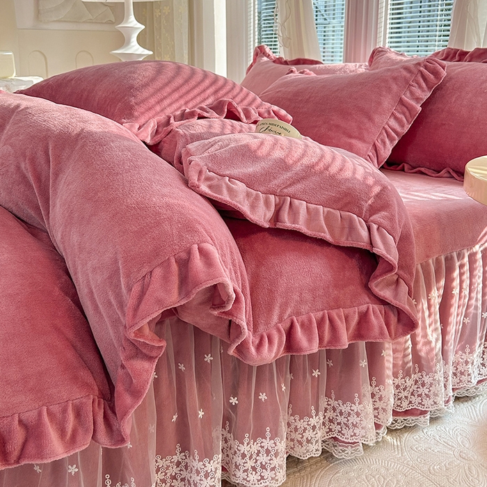 91家纺网 家纺一手货源 找家纺 唐人居 2025新款加厚牛奶绒蕾丝花边床裙款四件套--爱丽丝系列 爱丽丝-豆沙