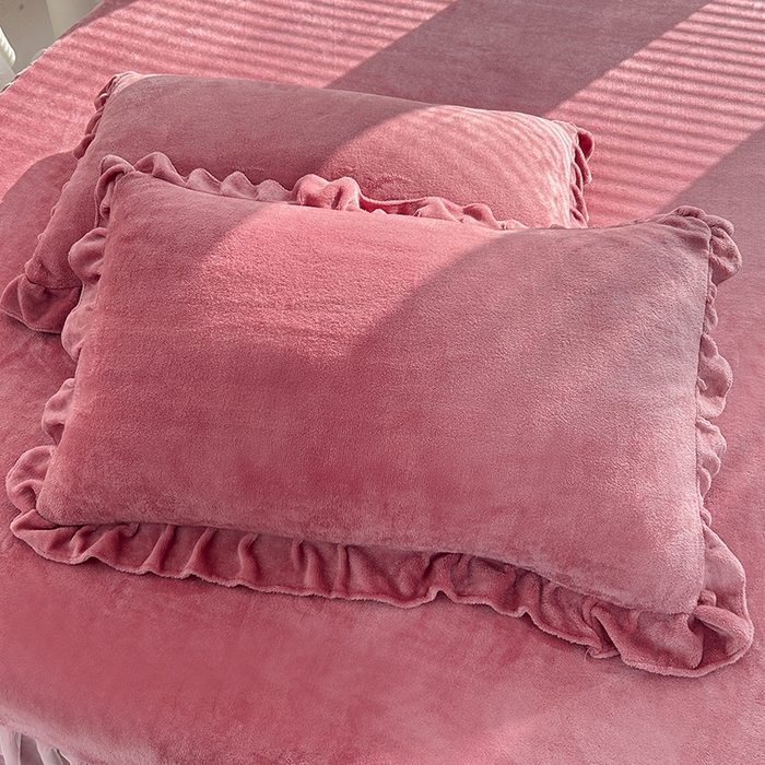 91家纺网 家纺一手货源 找家纺 唐人居 2025新款加厚牛奶绒蕾丝花边床裙款四件套--爱丽丝系列 爱丽丝-豆沙