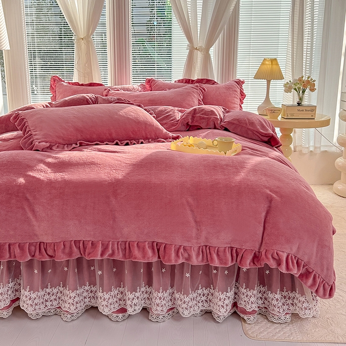 91家纺网 家纺一手货源 找家纺 唐人居 2025新款加厚牛奶绒蕾丝花边床裙款四件套--爱丽丝系列 爱丽丝-豆沙