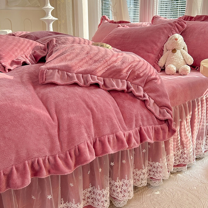 91家纺网 家纺一手货源 找家纺 唐人居 2025新款加厚牛奶绒蕾丝花边床裙款四件套--爱丽丝系列 爱丽丝-豆沙