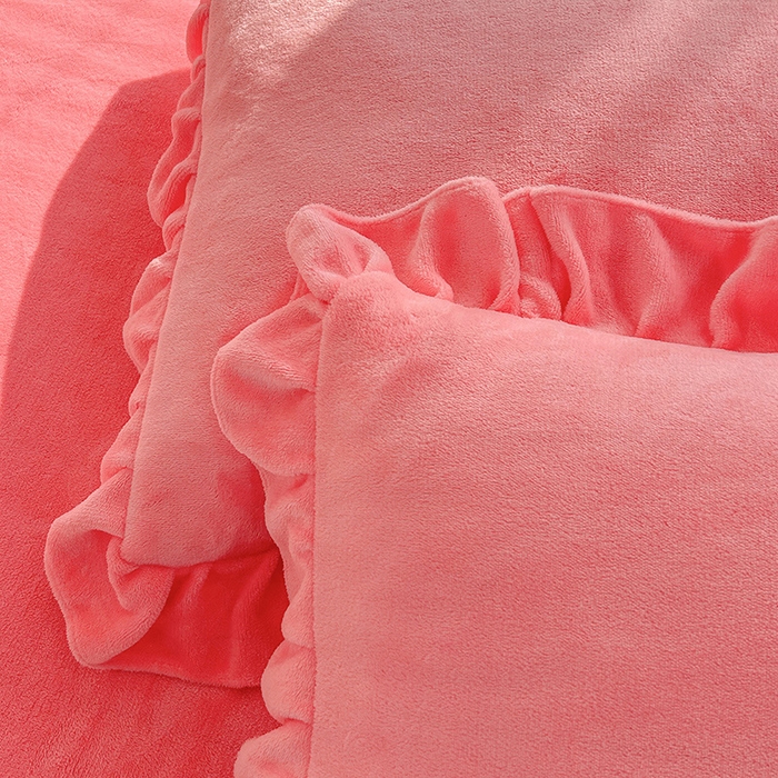 91家纺网 家纺一手货源 找家纺 唐人居 2025新款加厚牛奶绒蕾丝花边床裙款四件套--爱丽丝系列 爱丽丝-粉玉