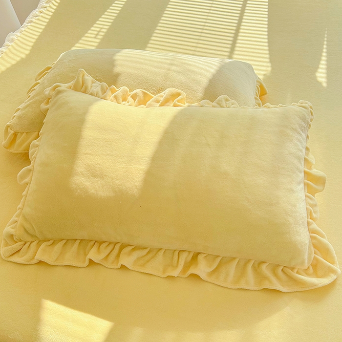 91家纺网 家纺一手货源 找家纺 唐人居 2025新款加厚牛奶绒蕾丝花边床裙款四件套--爱丽丝系列 爱丽丝-米黄