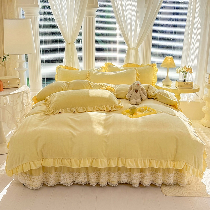 91家纺网 家纺一手货源 找家纺 唐人居 2025新款加厚牛奶绒蕾丝花边床裙款四件套--爱丽丝系列 爱丽丝-米黄