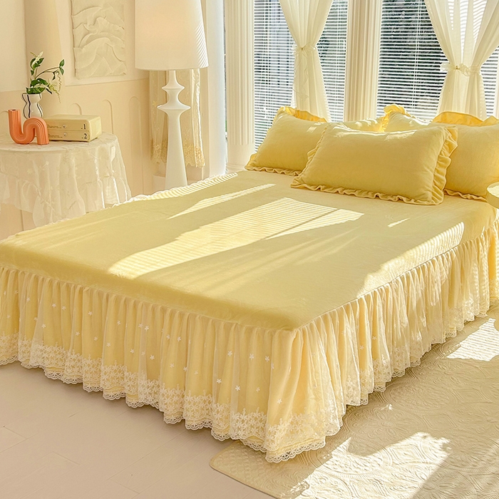 91家纺网 家纺一手货源 找家纺 唐人居 2025新款加厚牛奶绒蕾丝花边床裙款四件套--爱丽丝系列 爱丽丝-米黄