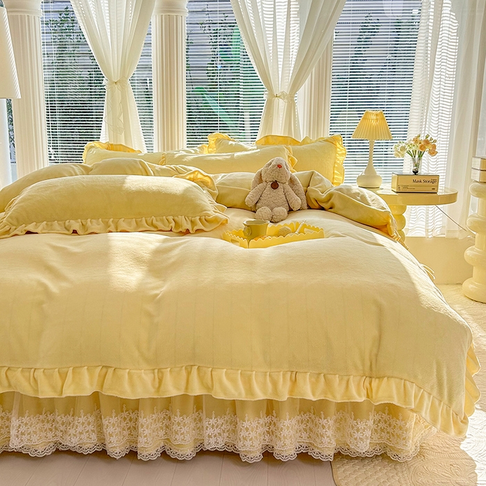 91家纺网 家纺一手货源 找家纺 唐人居 2025新款加厚牛奶绒蕾丝花边床裙款四件套--爱丽丝系列 爱丽丝-米黄