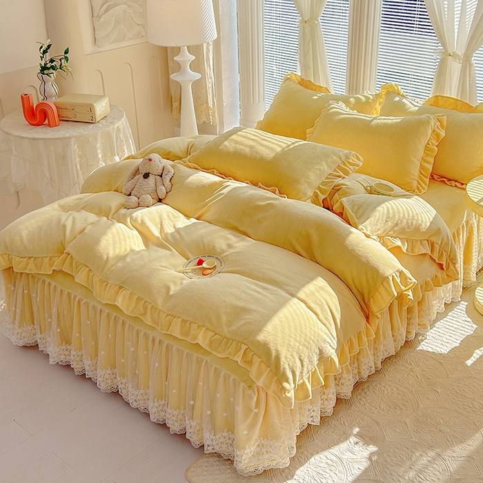 91家纺网 家纺一手货源 找家纺 唐人居 2025新款加厚牛奶绒蕾丝花边床裙款四件套--爱丽丝系列 爱丽丝-米黄
