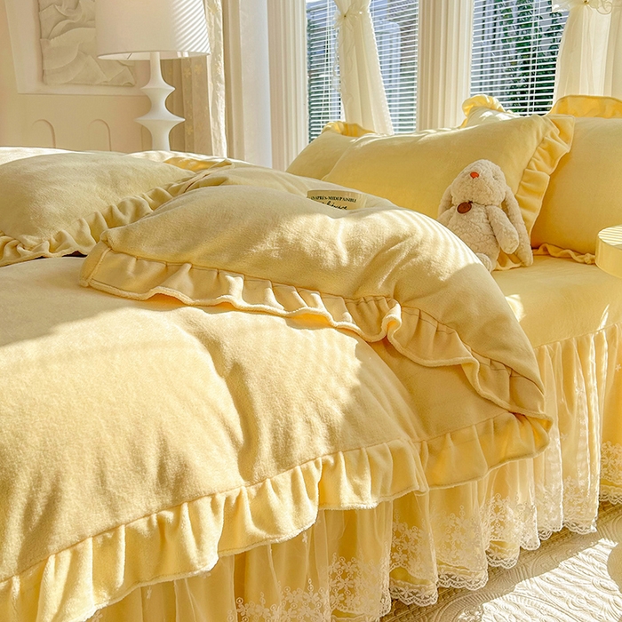 91家纺网 家纺一手货源 找家纺 唐人居 2025新款加厚牛奶绒蕾丝花边床裙款四件套--爱丽丝系列 爱丽丝-米黄