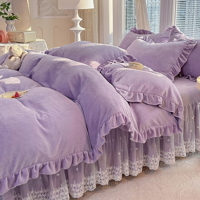 91家纺网 家纺一手货源 找家纺 唐人居 2025新款加厚牛奶绒蕾丝花边床裙款四件套--爱丽丝系列 爱丽丝-浅紫