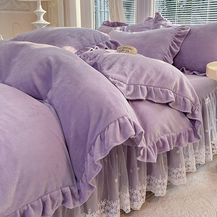 91家纺网 家纺一手货源 找家纺 唐人居 2025新款加厚牛奶绒蕾丝花边床裙款四件套--爱丽丝系列 爱丽丝-浅紫