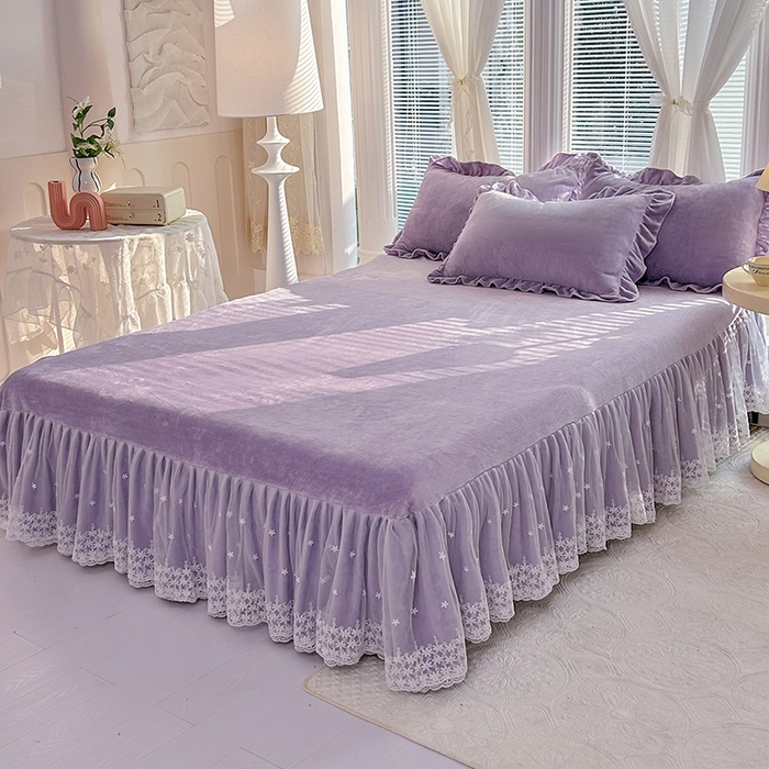 91家纺网 家纺一手货源 找家纺 唐人居 2025新款加厚牛奶绒蕾丝花边床裙款四件套--爱丽丝系列 爱丽丝-浅紫