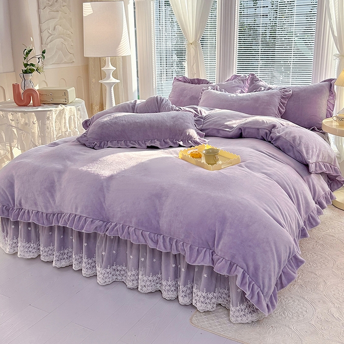 91家纺网 家纺一手货源 找家纺 唐人居 2025新款加厚牛奶绒蕾丝花边床裙款四件套--爱丽丝系列 爱丽丝-浅紫