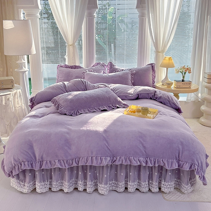 91家纺网 家纺一手货源 找家纺 唐人居 2025新款加厚牛奶绒蕾丝花边床裙款四件套--爱丽丝系列 爱丽丝-浅紫