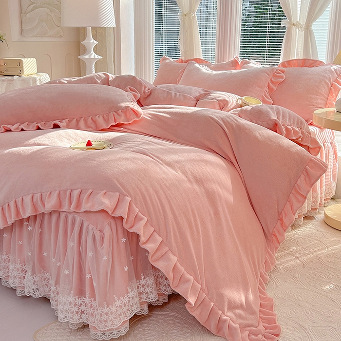 91家纺网 家纺一手货源 找家纺 唐人居 2025新款加厚牛奶绒蕾丝花边床裙款四件套--爱丽丝系列 爱丽丝-玉