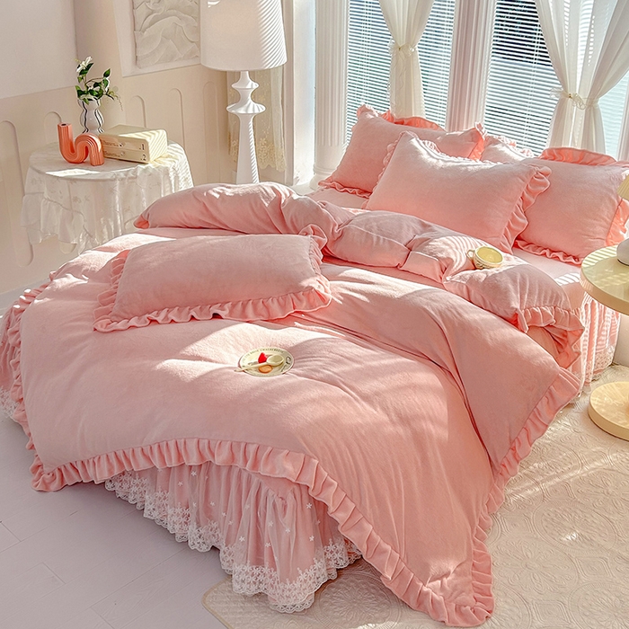 91家纺网 家纺一手货源 找家纺 唐人居 2025新款加厚牛奶绒蕾丝花边床裙款四件套--爱丽丝系列 爱丽丝-玉