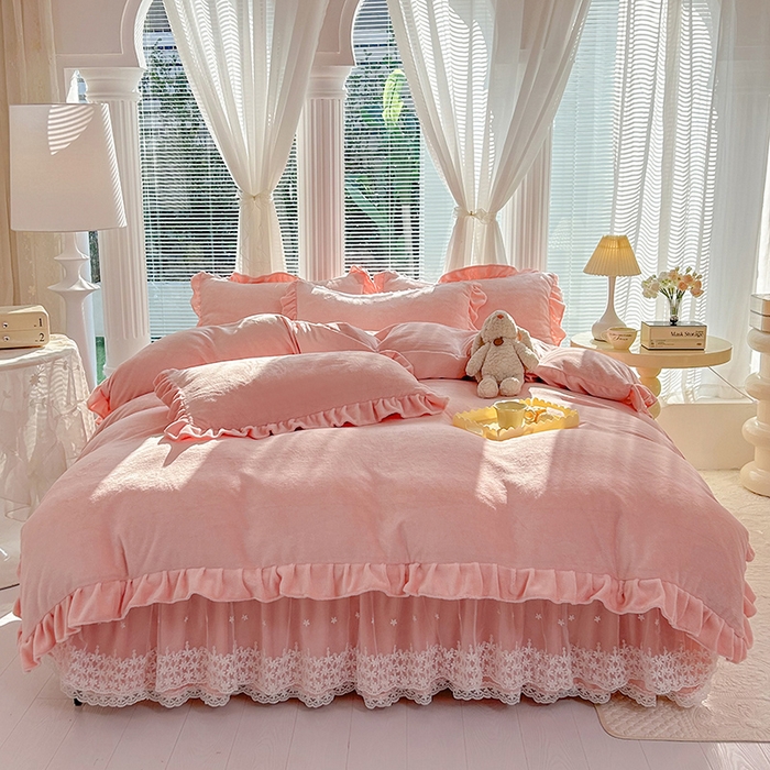 91家纺网 家纺一手货源 找家纺 唐人居 2025新款加厚牛奶绒蕾丝花边床裙款四件套--爱丽丝系列 爱丽丝-玉