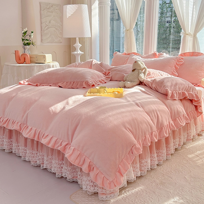 91家纺网 家纺一手货源 找家纺 唐人居 2025新款加厚牛奶绒蕾丝花边床裙款四件套--爱丽丝系列 爱丽丝-玉