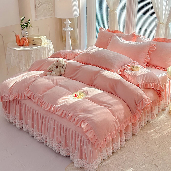 91家纺网 家纺一手货源 找家纺 唐人居 2025新款加厚牛奶绒蕾丝花边床裙款四件套--爱丽丝系列 爱丽丝-玉