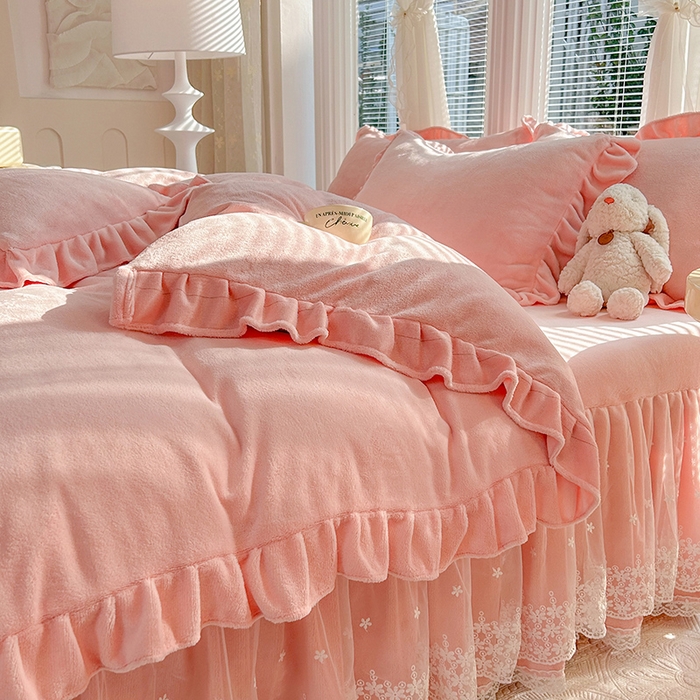 91家纺网 家纺一手货源 找家纺 唐人居 2025新款加厚牛奶绒蕾丝花边床裙款四件套--爱丽丝系列 爱丽丝-玉