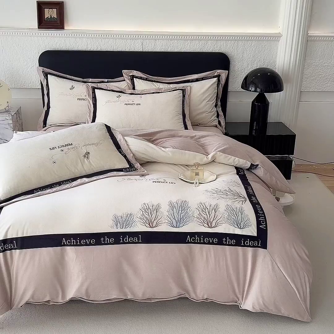 91家纺网 家纺一手货源 找家纺 唐人居 2025新款宝宝绒绣花四件套-塞纳河畔 塞纳河畔-卡其