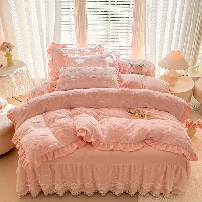 91家纺网 家纺一手货源 找家纺 唐人居 2025新款雕花花边兔毛绒床裙四件套 花儿朵朵-浅粉