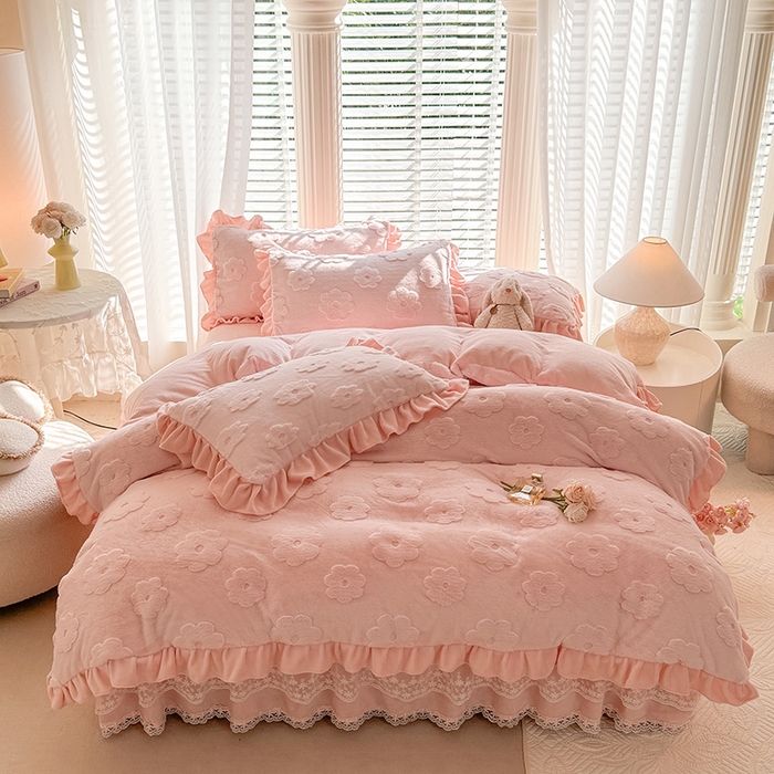 91家纺网 家纺一手货源 找家纺 唐人居 2025新款雕花花边兔毛绒床裙四件套 花儿朵朵-浅粉