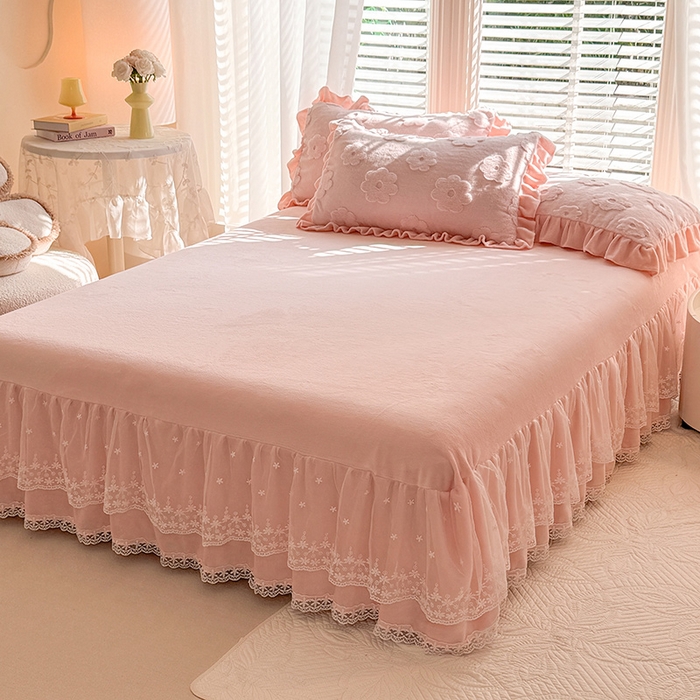 91家纺网 家纺一手货源 找家纺 唐人居 2025新款雕花花边兔毛绒床裙四件套 花儿朵朵-浅粉