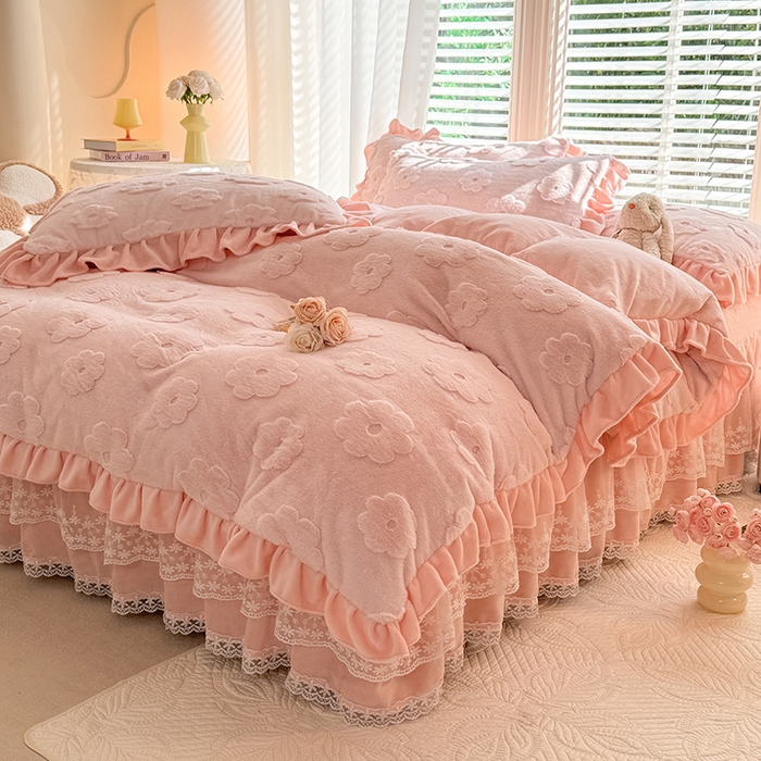 91家纺网 家纺一手货源 找家纺 唐人居 2025新款雕花花边兔毛绒床裙四件套 花儿朵朵-浅粉