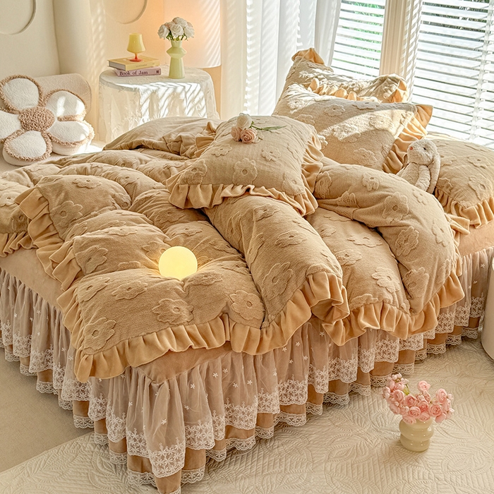 91家纺网 家纺一手货源 找家纺 唐人居 2025新款雕花花边兔毛绒床裙四件套 花儿朵朵-卡其